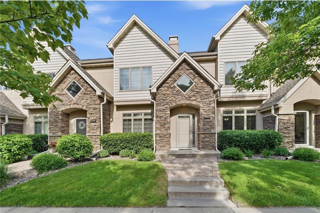 635 Willoughby Way W, Minnetonka