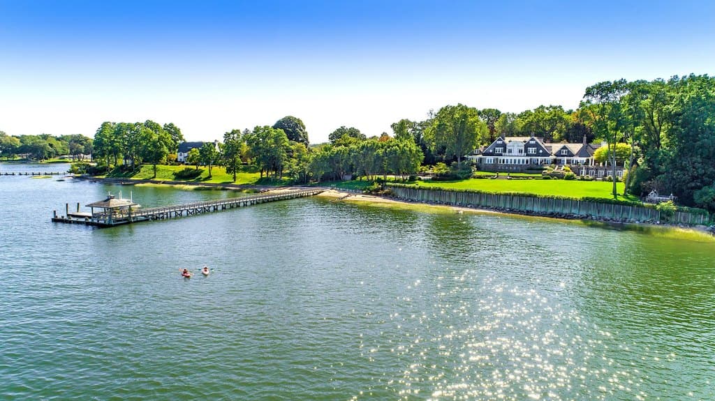 227 Dock Ln, Great Neck