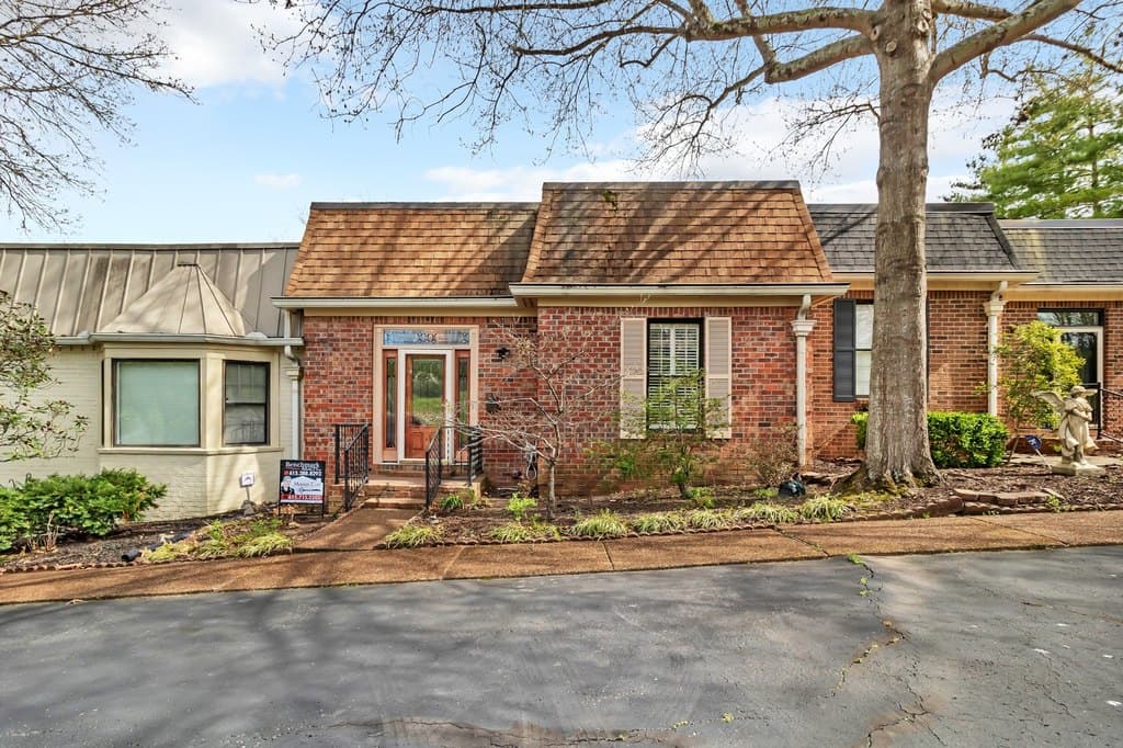 517 Harbor Village Dr, Madison