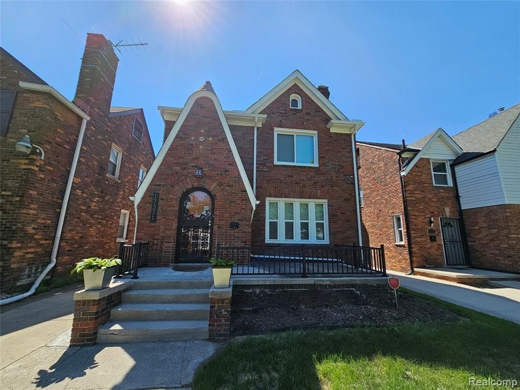 17371 Pennington Dr, Detroit