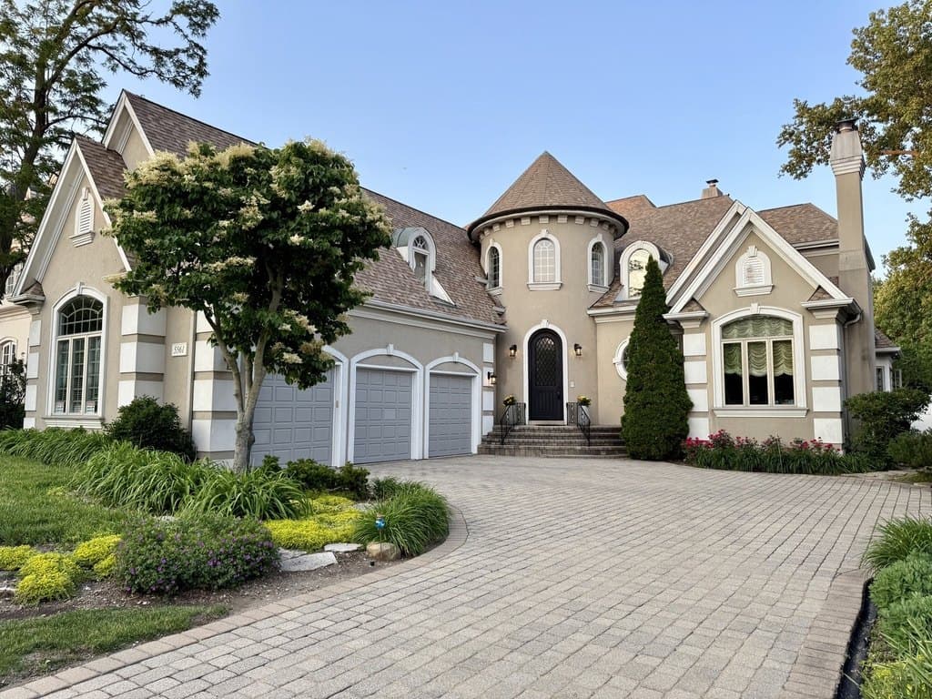 5561 S Oak St, Hinsdale