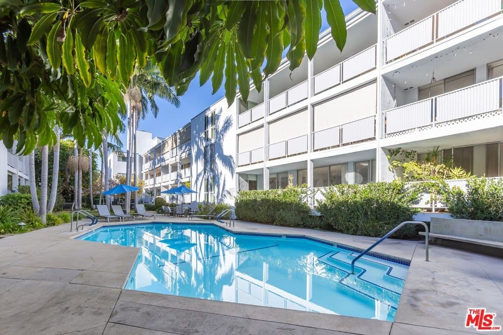 848 N Kings Rd Apt 208, West Hollywood