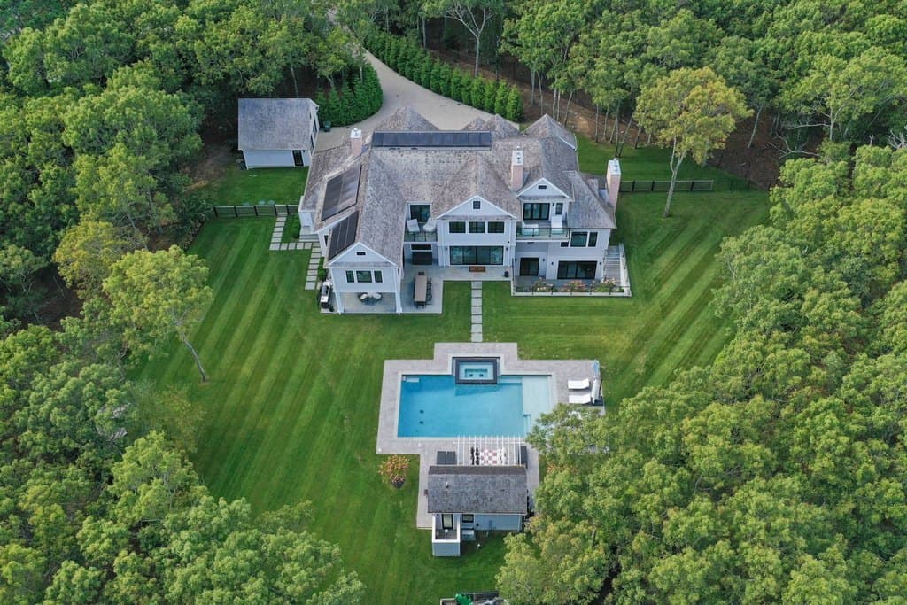 23 Peach Farm Ln, East Hampton