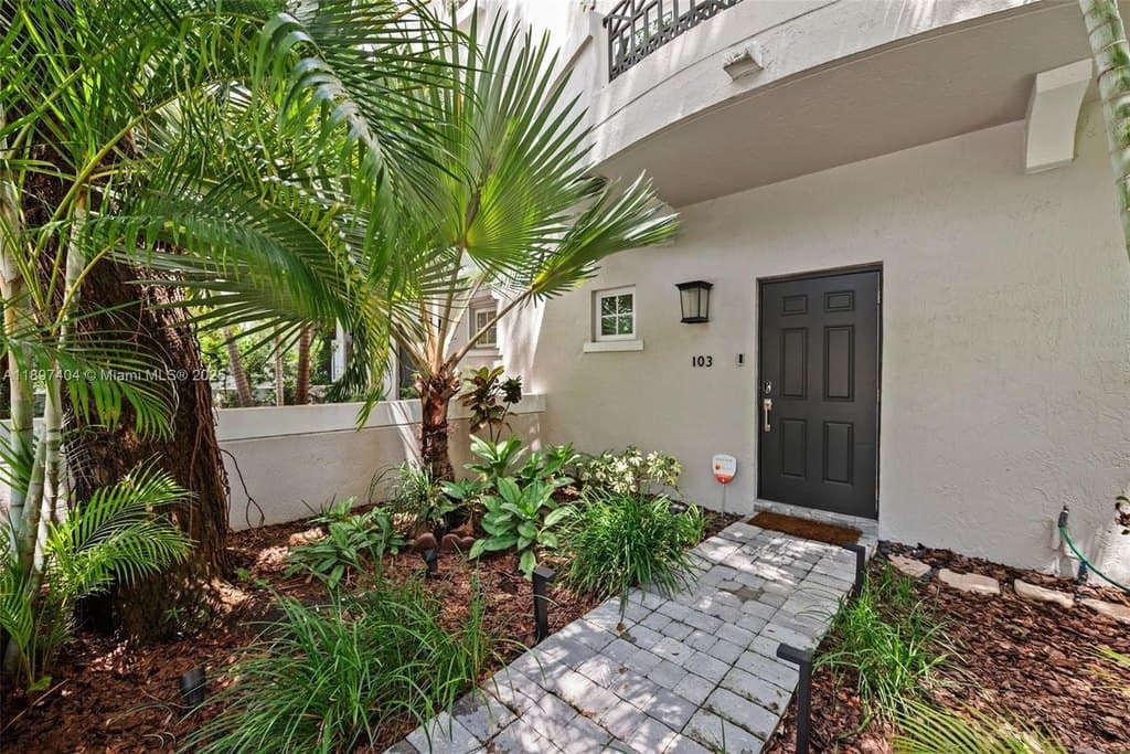 261 Navarre Ave Unit A3, Coral Gables