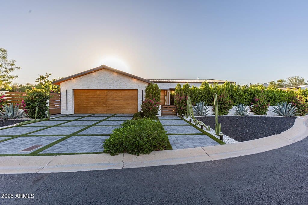 5812 N 44th Pl, Phoenix