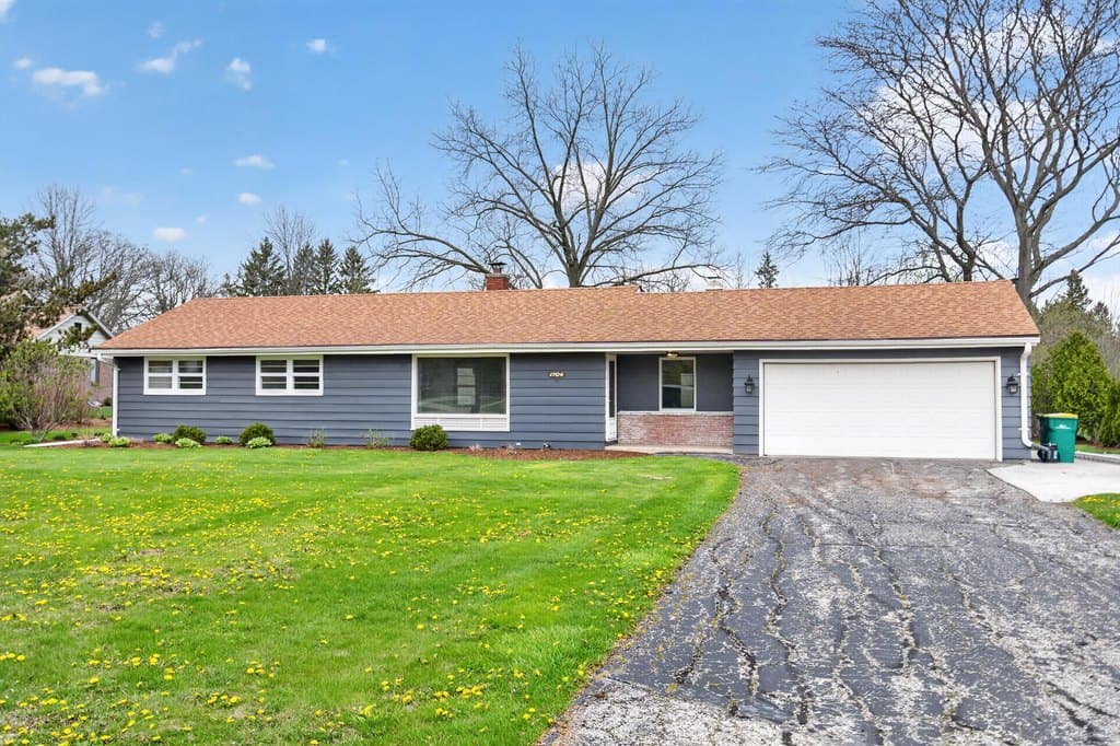 1704 W El Rancho Dr, Mequon