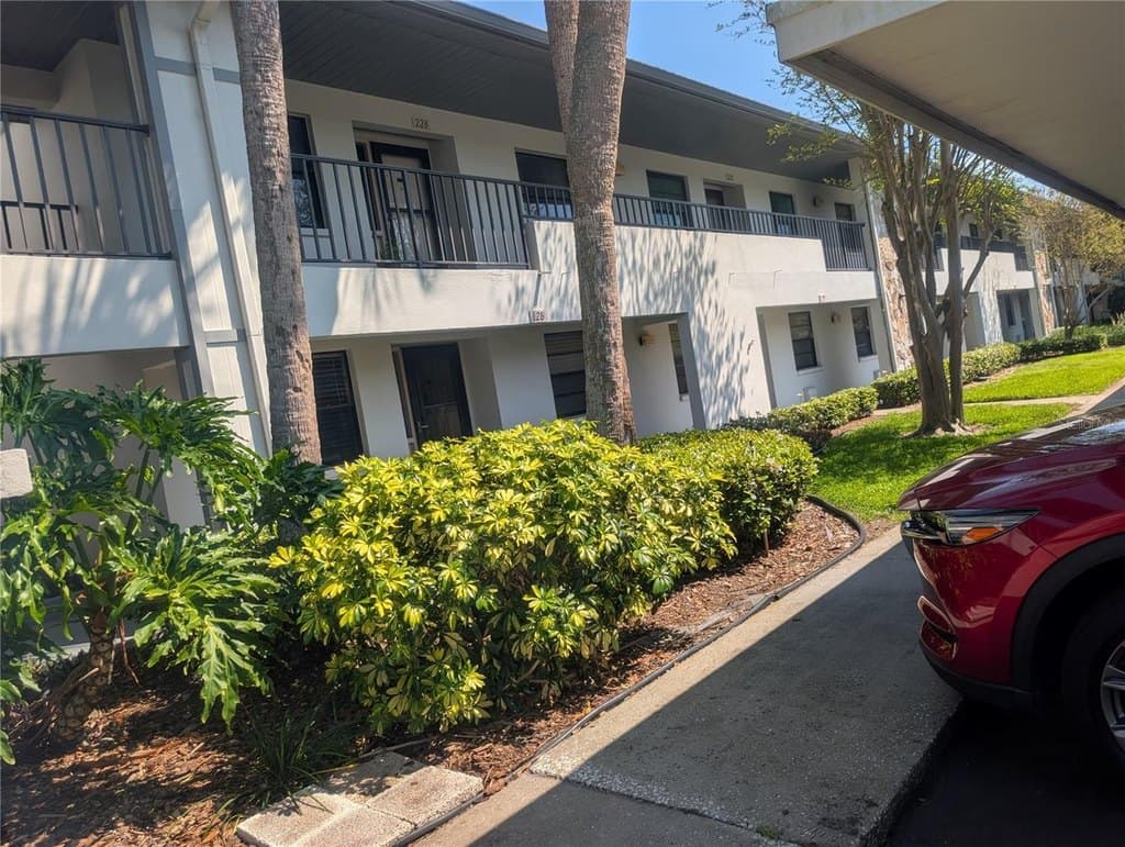 1601 43rd St N Apt 129, Saint Petersburg