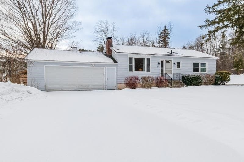 141 Hillvale Rd, Manchester