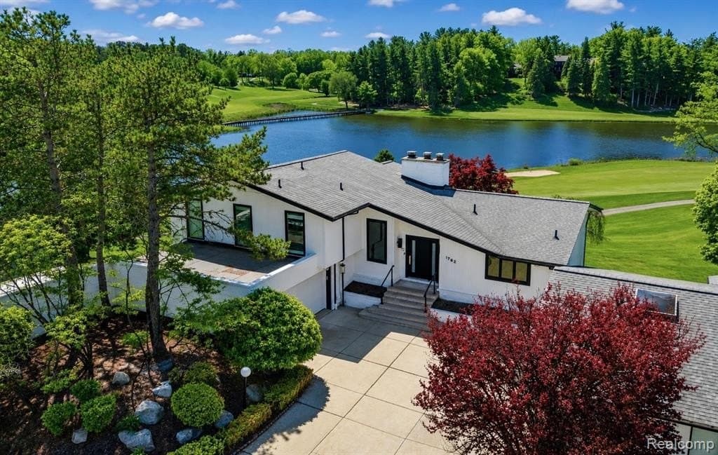 1762 Saint Johns Ct, Bloomfield Hills