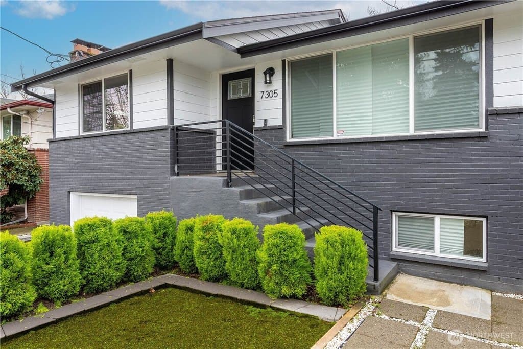 7305 32nd Ave S
