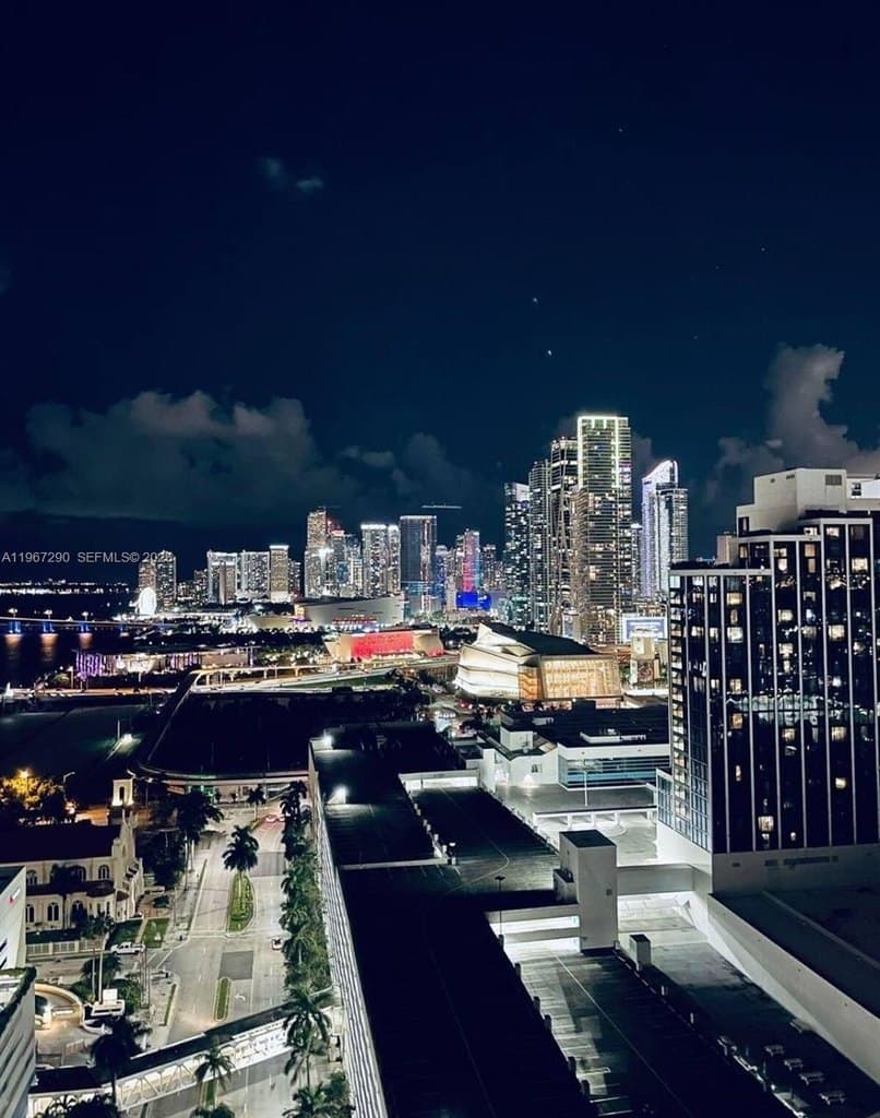 1750 N Bayshore Dr Apt 2710