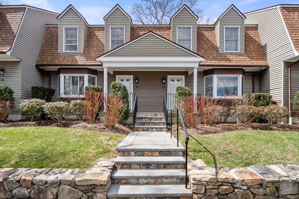 16 Wiswall Cir Unit 16, Wellesley