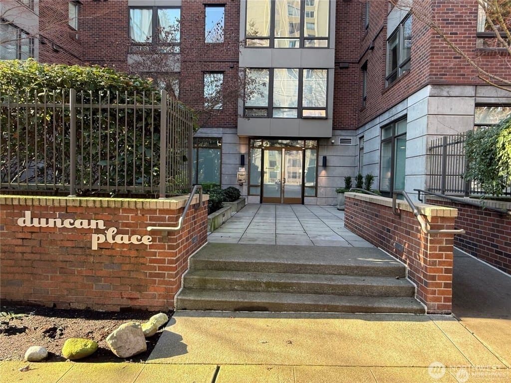 4547 8th Ave NE Apt 414