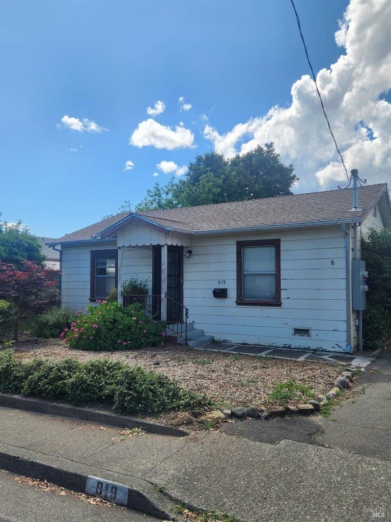 819 Center St, Healdsburg
