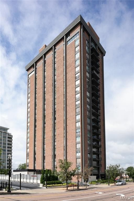 200 S Brentwood Blvd Unit 13A, Clayton