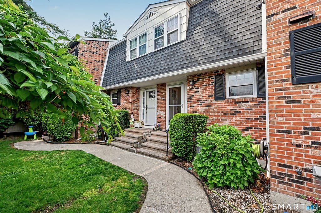 19 Colonial Rd Apt 8, Stamford