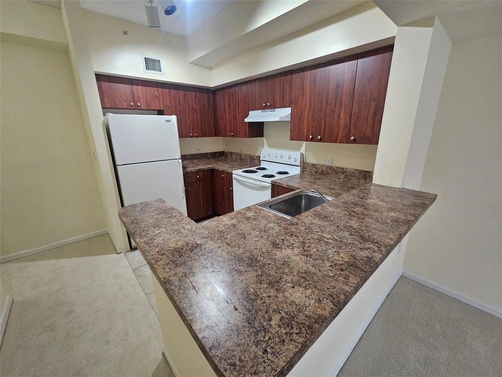 2961 NE 185th St Apt 1609, Miami