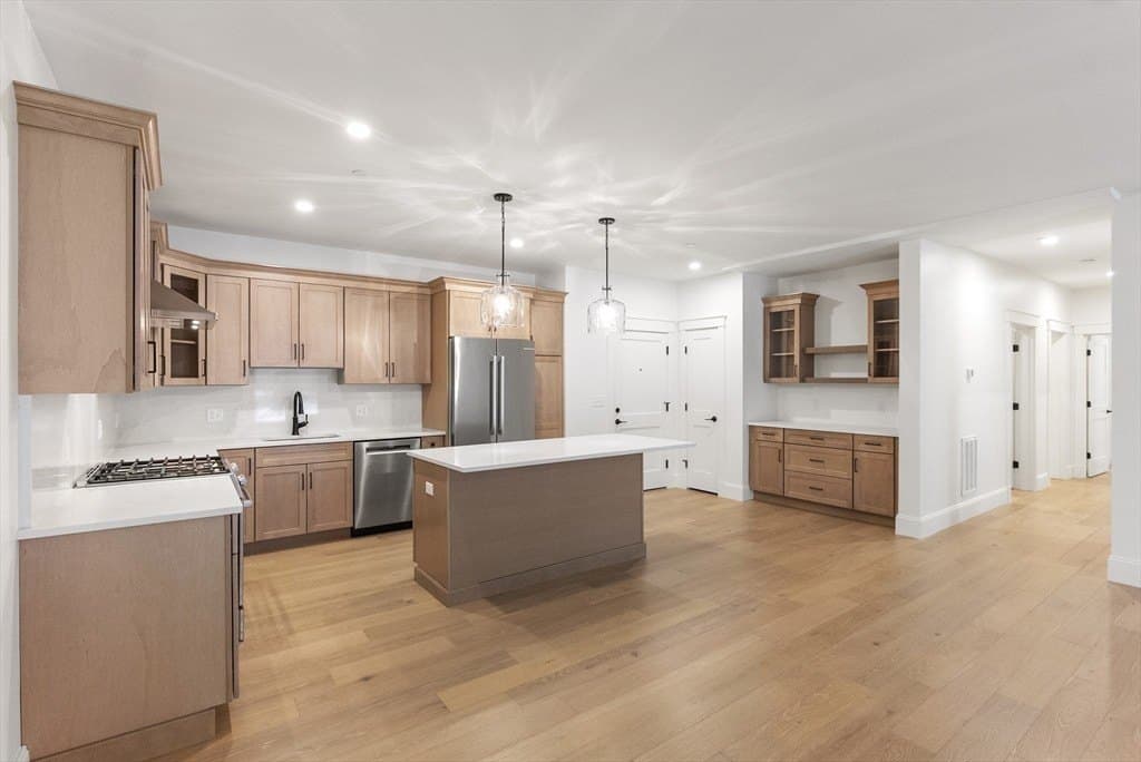 134 Court St Apt 1, Plymouth
