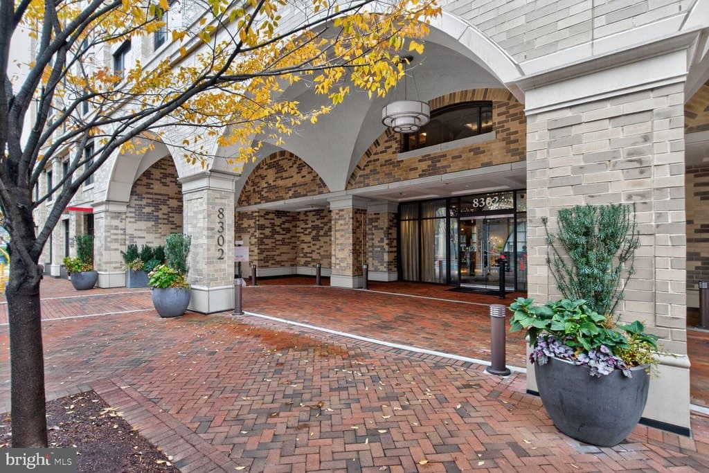 8302 Woodmont Ave Apt 305, Bethesda