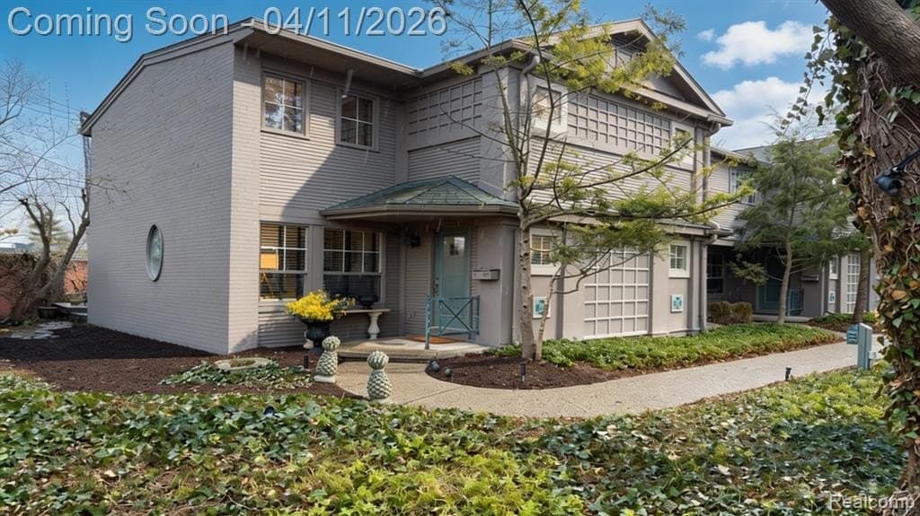 1077 N Old Woodward Ave, Birmingham