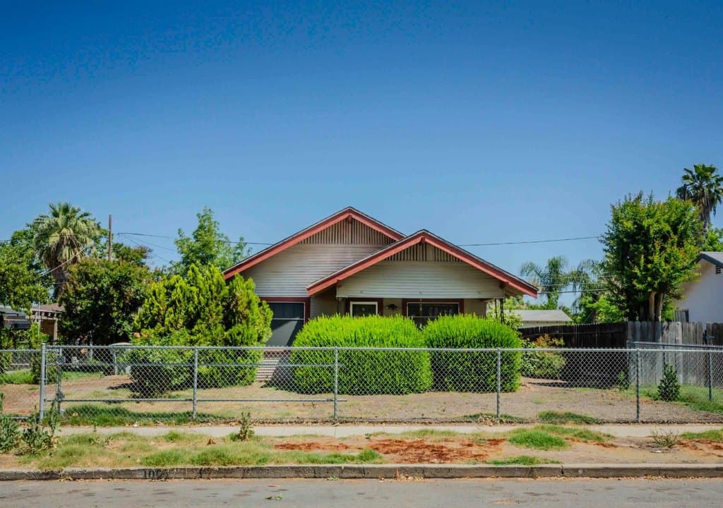 1007 E Michigan Ave, Fresno