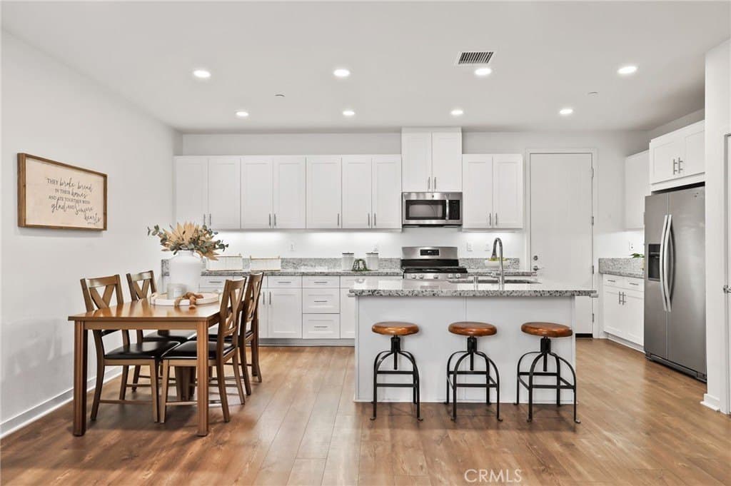 36 Savannah, Lake Forest