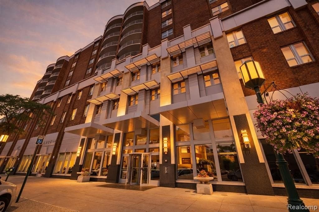 411 S Old Woodward Ave Unit 924, Birmingham