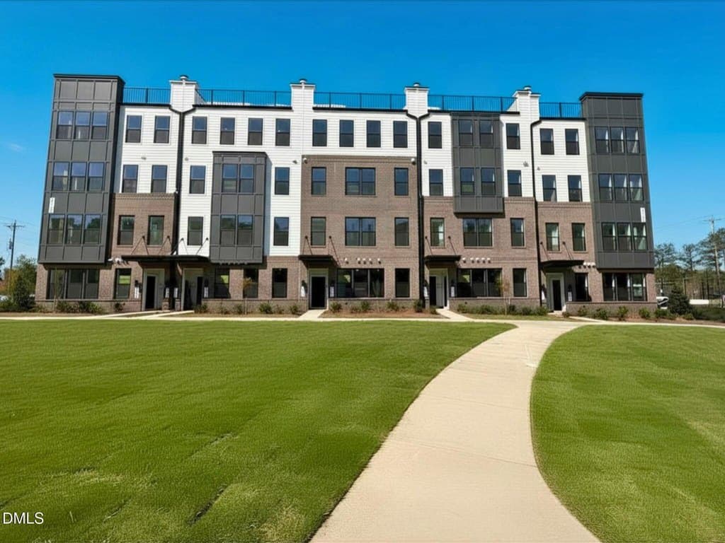 615 Hedrick Ridge Rd Unit 105, Cary