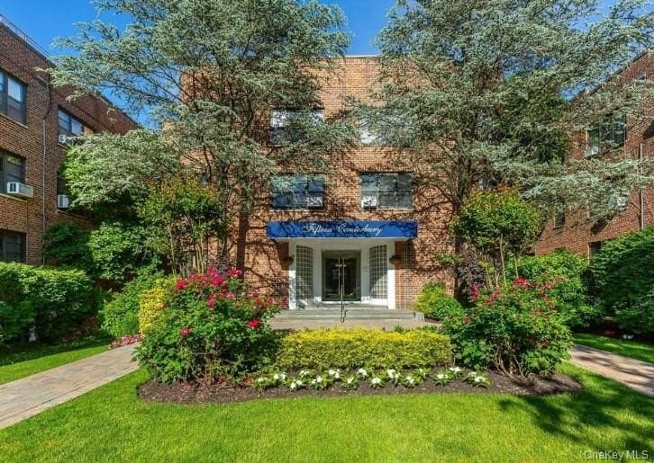 15 Canterbury Rd Apt D13, Great Neck