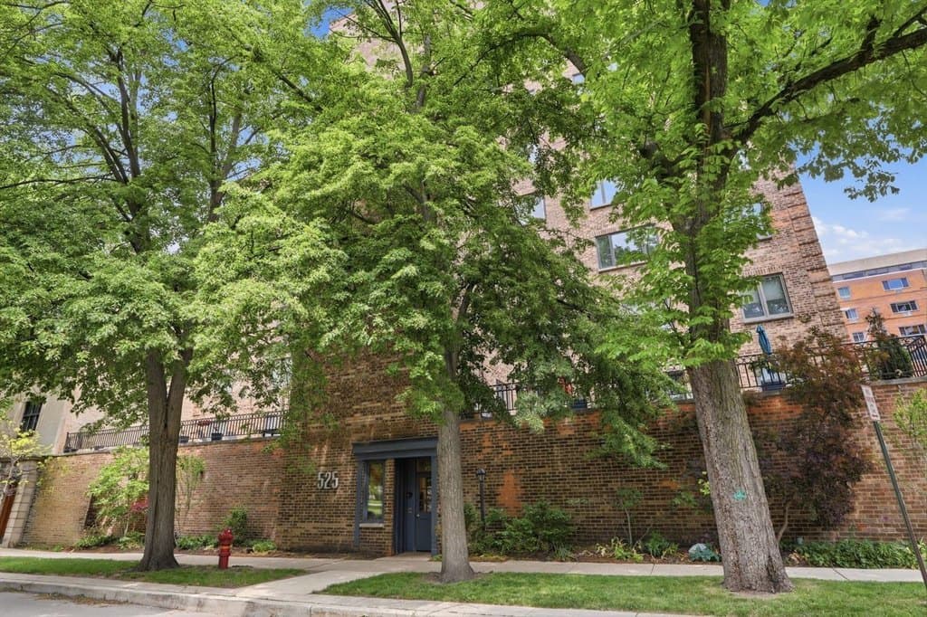 525 Grove St Apt 2D, Evanston