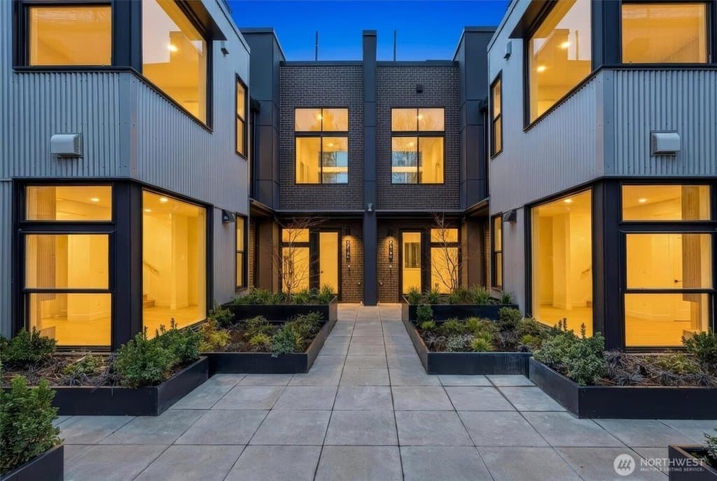 2016 Fairview Ave E Unit A