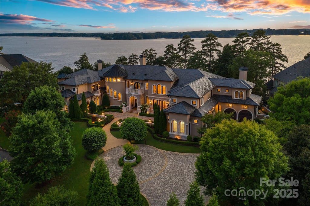 18019 Harbor Light Blvd, Cornelius