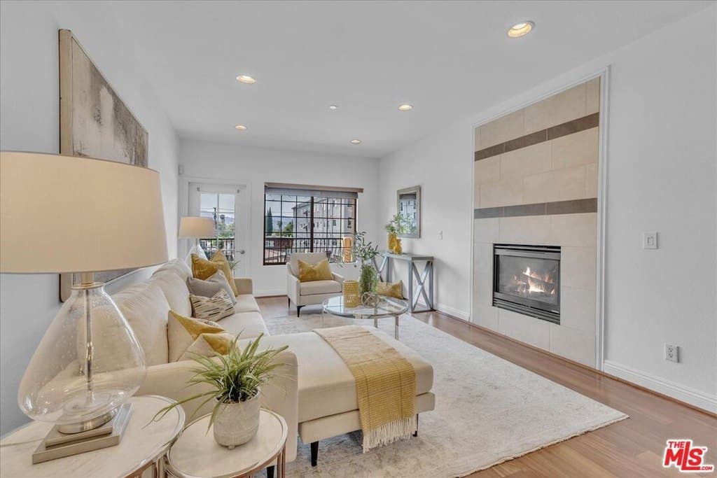 4805 Bellflower Ave Unit 203