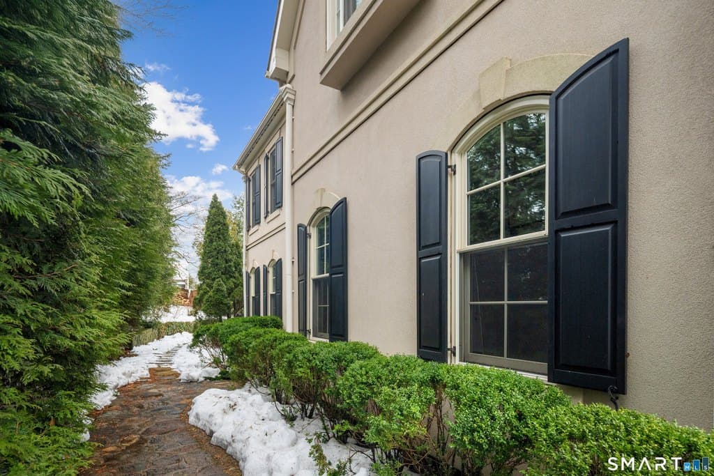 28 E Maple St Unit 28, New Canaan