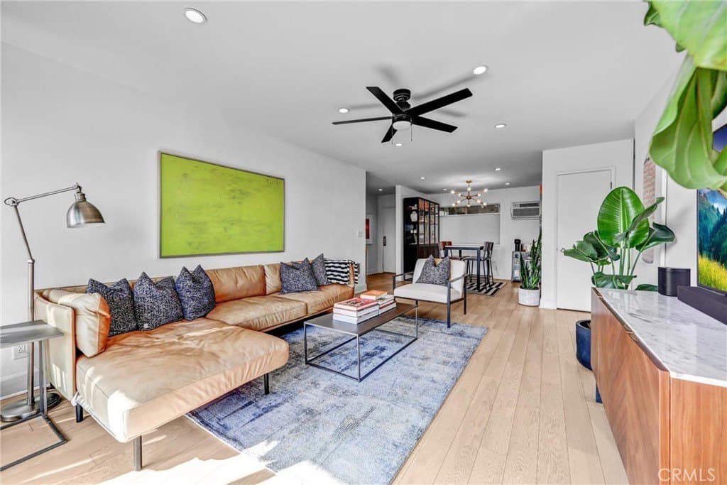 8400 DE Longpre Ave Apt 212, West Hollywood
