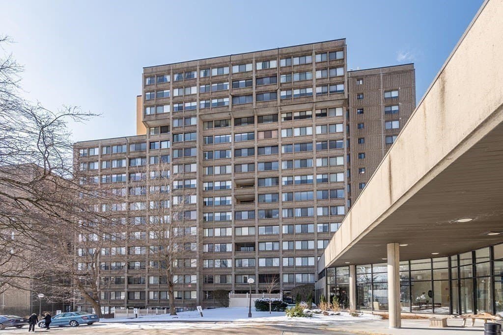 250 Hammond Pond Pkwy Apt 213S, Newton