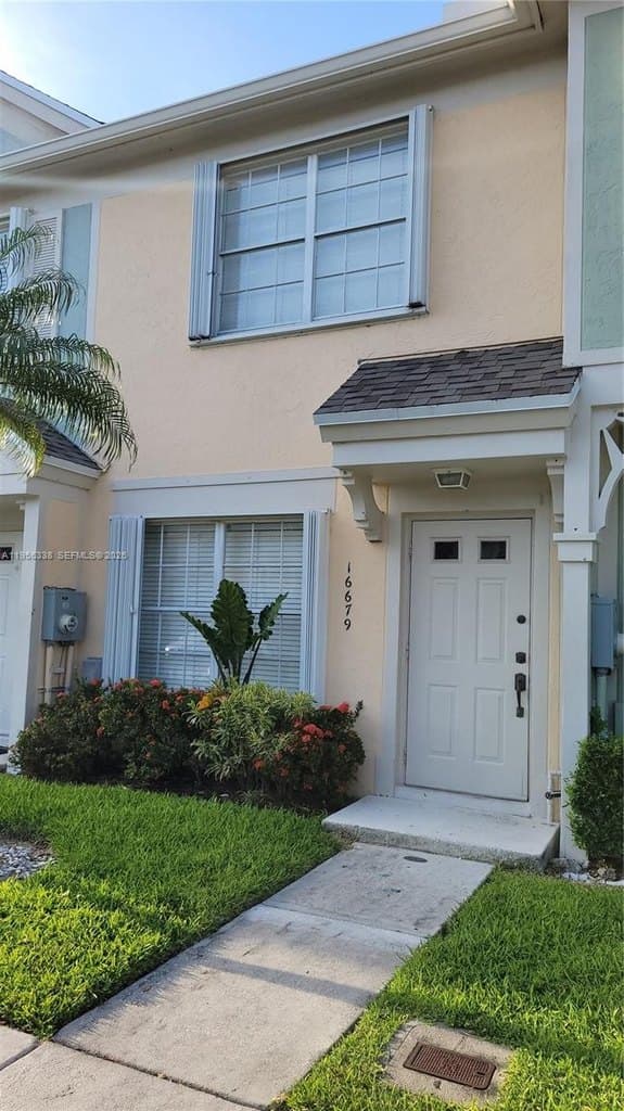 16679 Hemingway Dr, Weston