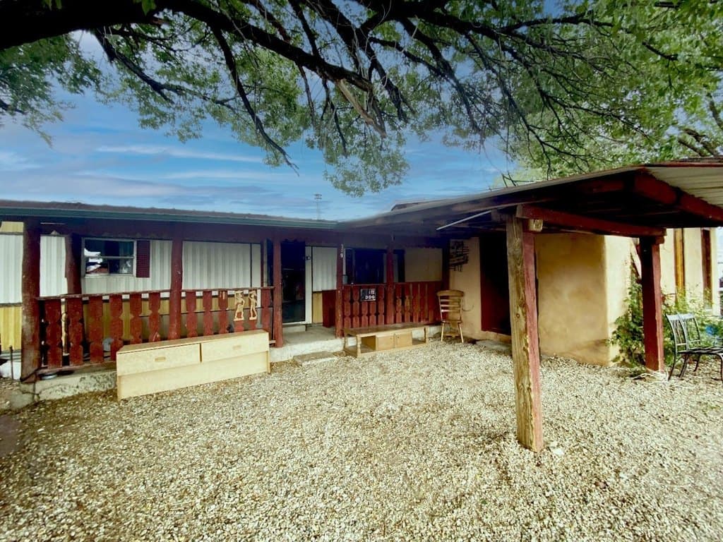 319A Herdner Rd, Taos