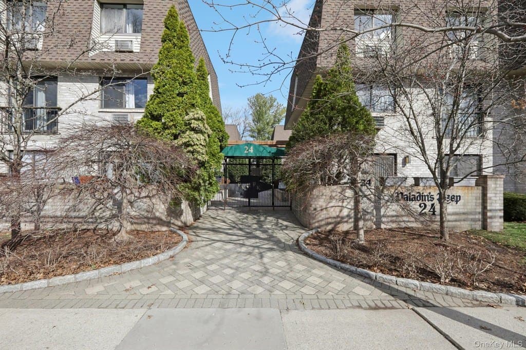 24 Carhart Ave Apt 210, White Plains