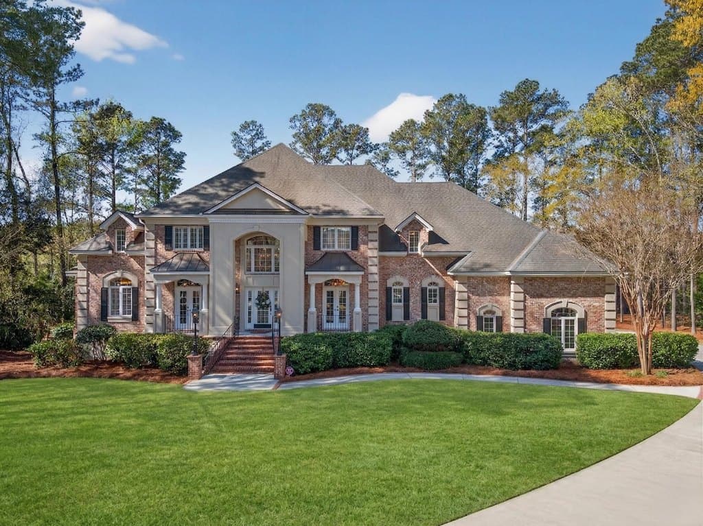 2992 Pignatelli Cres, Mount Pleasant