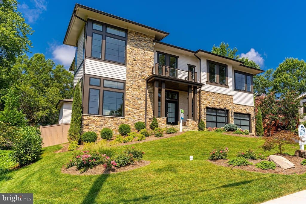 7205 Bayside Ct, McLean