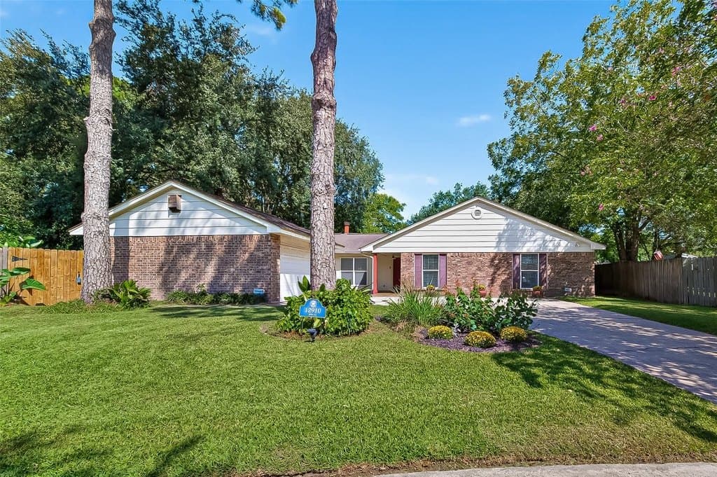 12910 Aste Ln, Houston