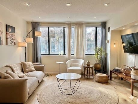 1731 Beacon St Apt 4
