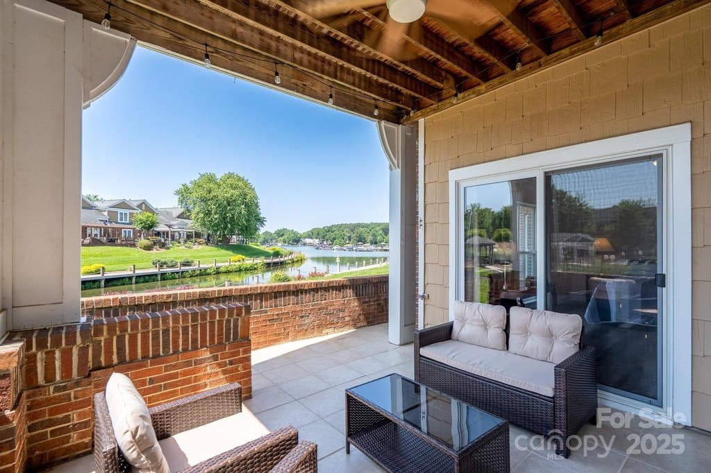 18511 Harborside Dr, Cornelius