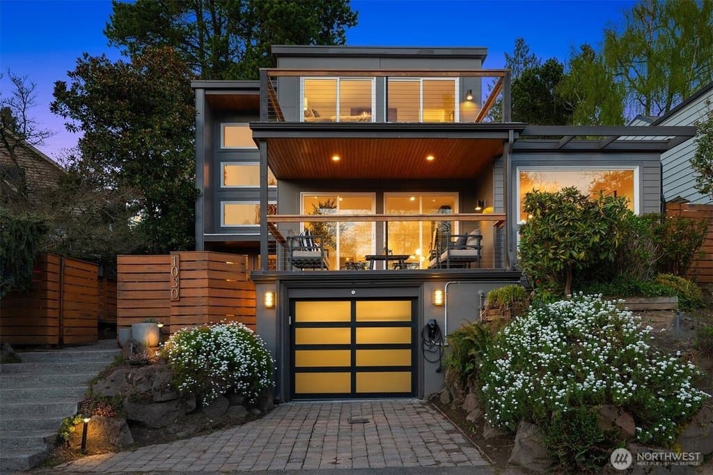 1030 Washington Pl E, Seattle