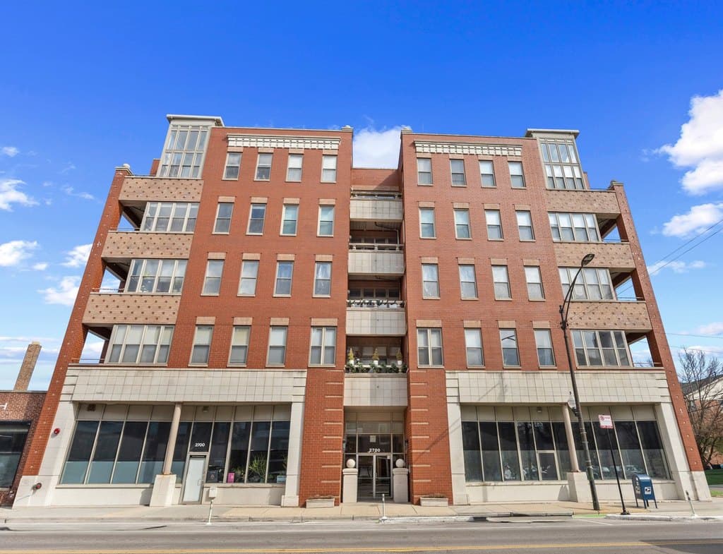 2700 W Belmont Ave Unit 402, Chicago