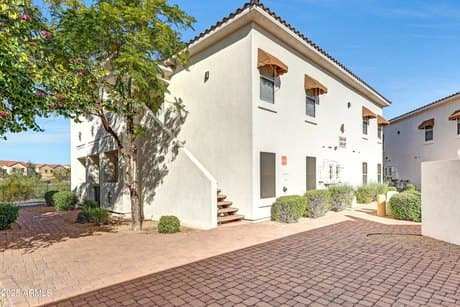 2950 W Louise Dr Unit 206