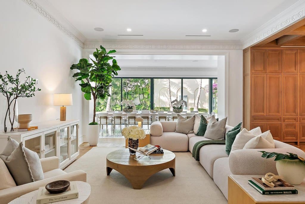 206 Phipps Plz, Palm Beach