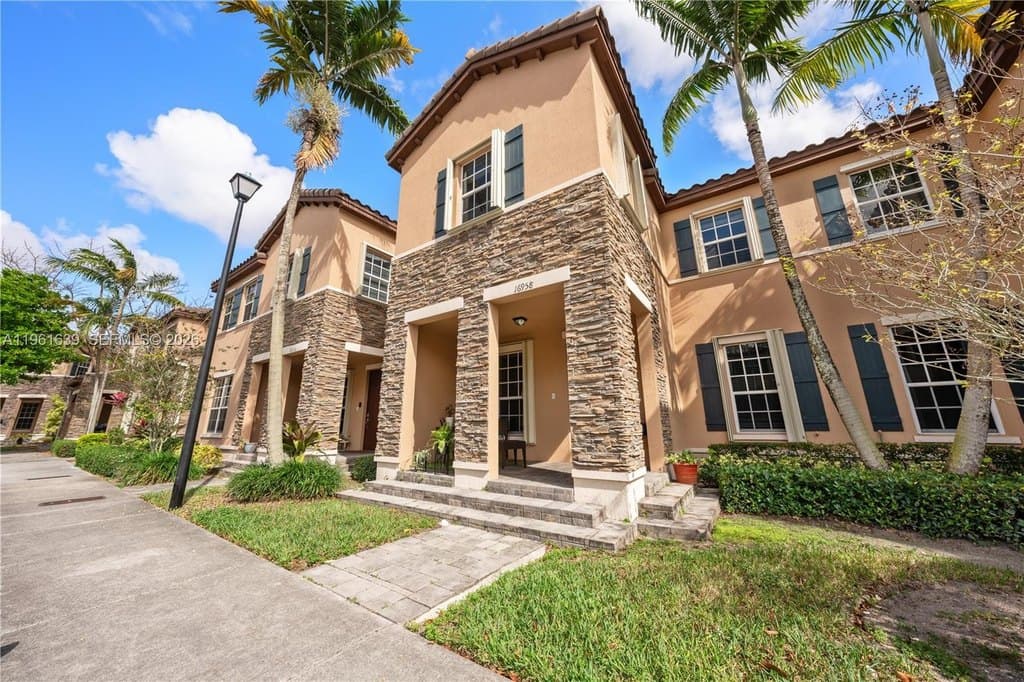 16958 SW 92nd St Unit 16958