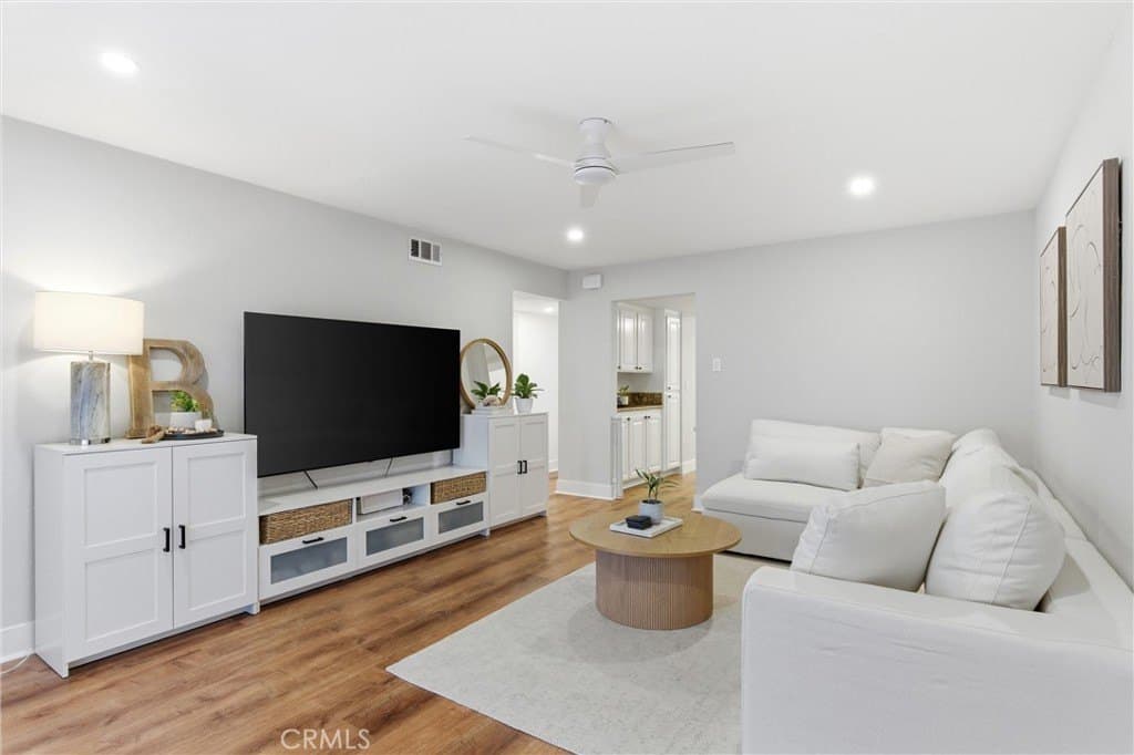 20962 Sandbar Ln Unit 101, Huntington Beach